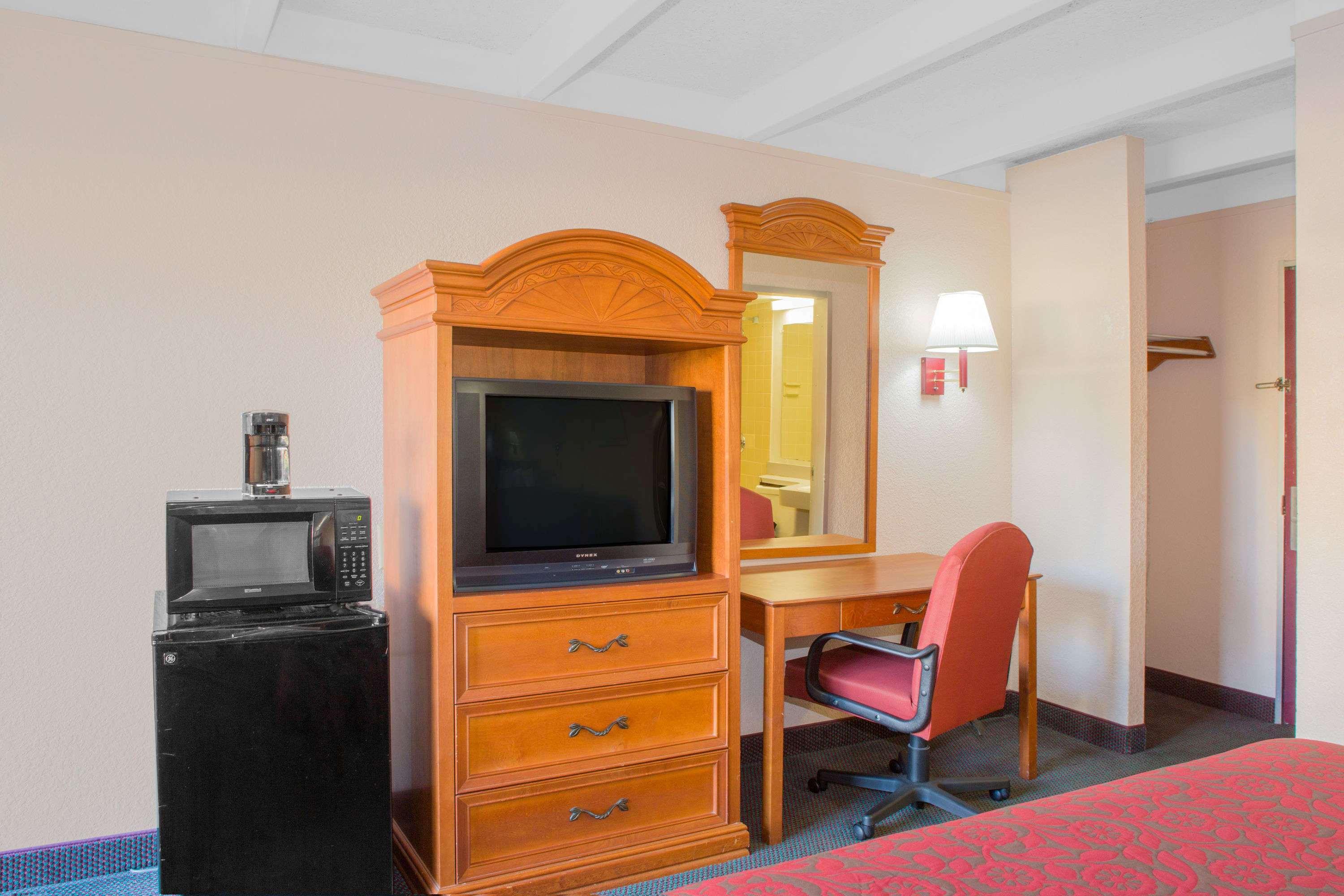 Days Inn By Wyndham Tallahassee University Center Zewnętrze zdjęcie